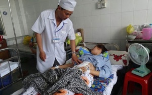 Vỡ thận vì ngã vào dải phân cách